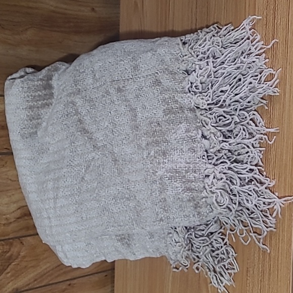 Champagne Coloured Throw - Picture 2 of 2